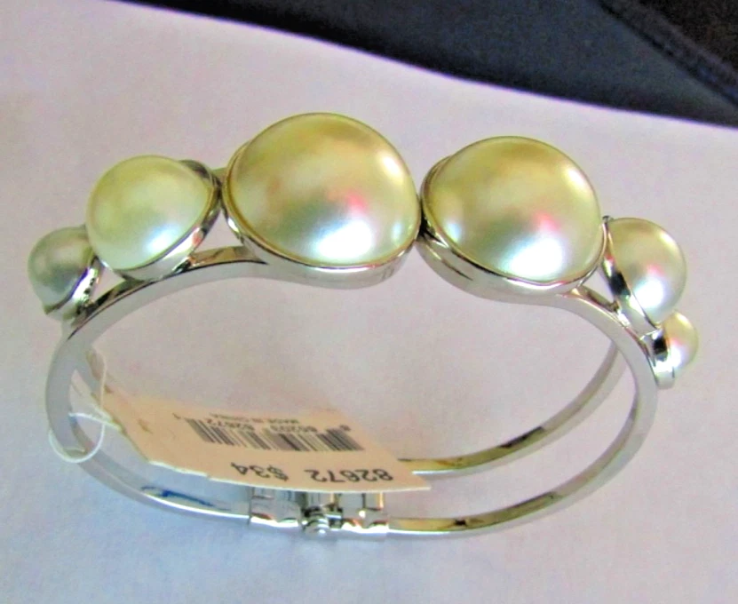 VIVI 珠宝珍珠白铰链手链镀银白色珐琅全新带标签 34 美元 — 第 3/4 张图片