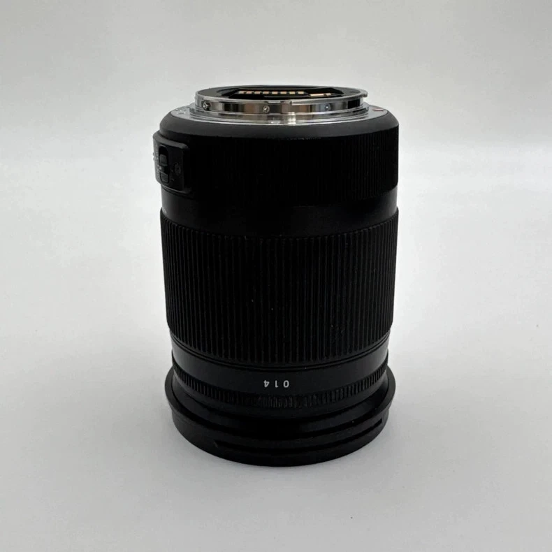 Lente Sigma 18-300 mm f/3,5-6,3 DC OS HSM - para sensor de recorte Canon - Capacidad macro Foto 3 de 4