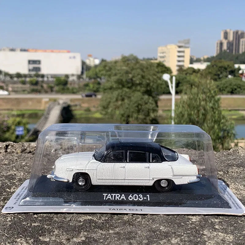 1:43 Scale Former Soviet Union TATRA 603 Classic Car Alloy Diecast Car Model - Image 2 of 4