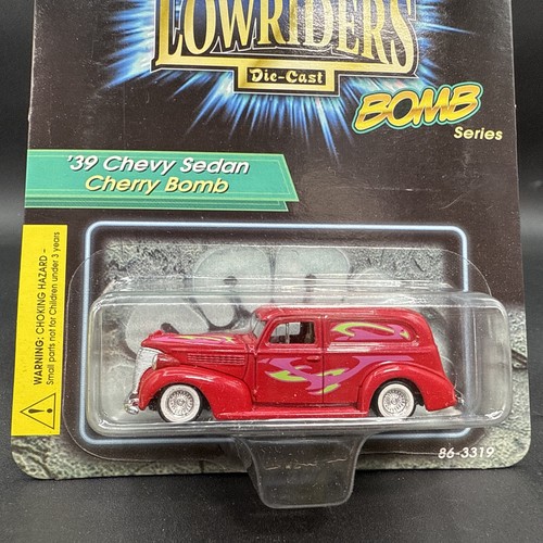 New 1999 Revell LOWRIDERS RED 39 CHEVY SEDAN CHERRY BOMB 86-3319 Free shipping - Picture 2 of 3