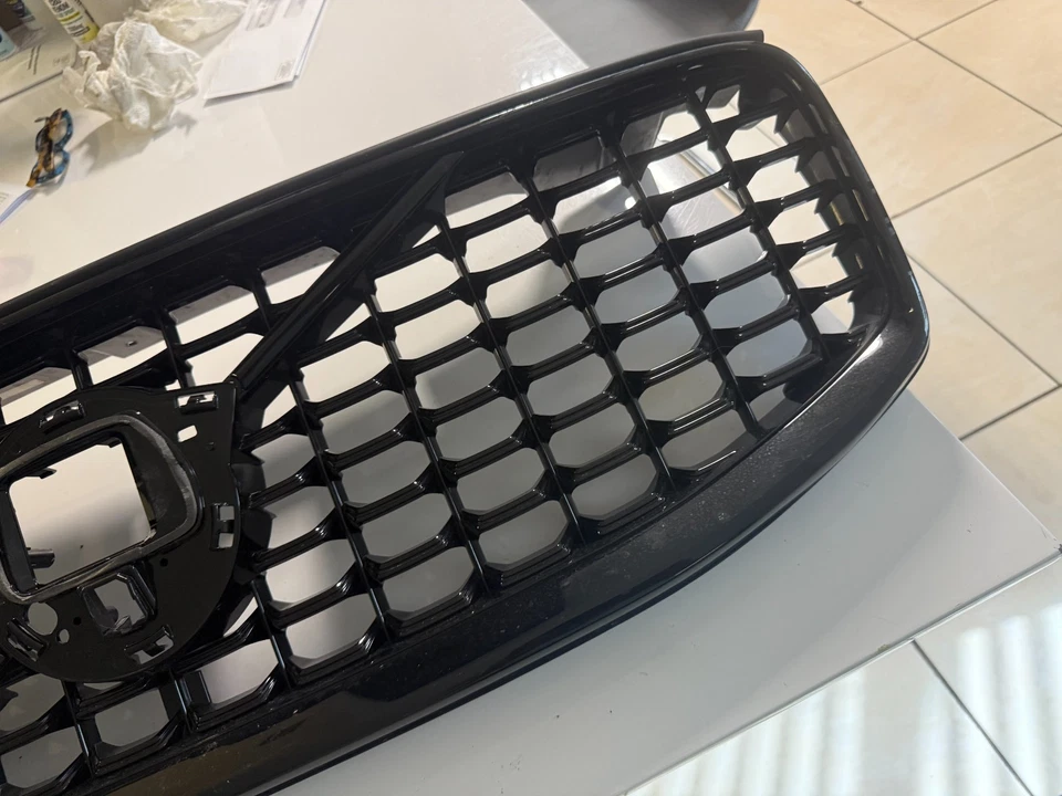 2022 2023 Volvo XC60 Upper Grille R-Design  32133812 OEM Foto 2 de 4