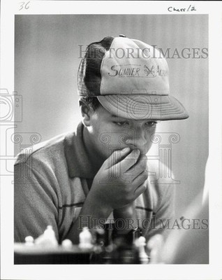 Press Photo Gentlemen concentrating on chess board - lrb55463