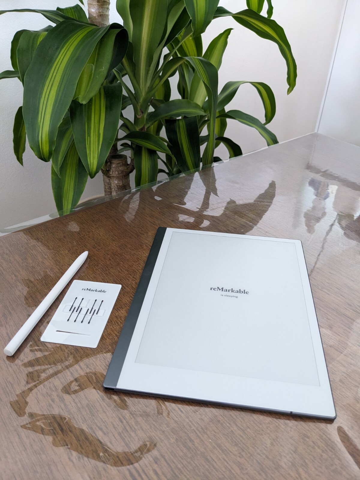 Remarkable 2 Bundle Tablet 10.3”, 1 x Stylus and 8 x Replacement Nibs