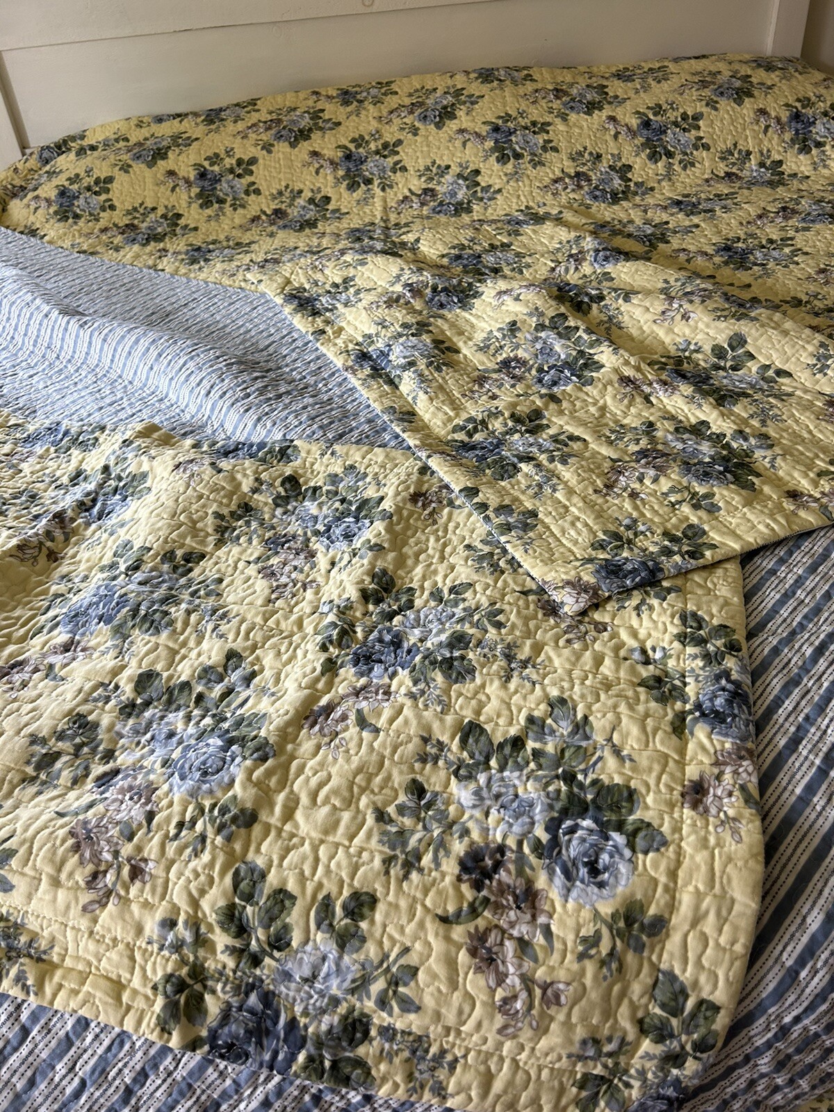 Laura Ashley Blue Roses King Quilt Set Reversible Yellow Floral Cassidy