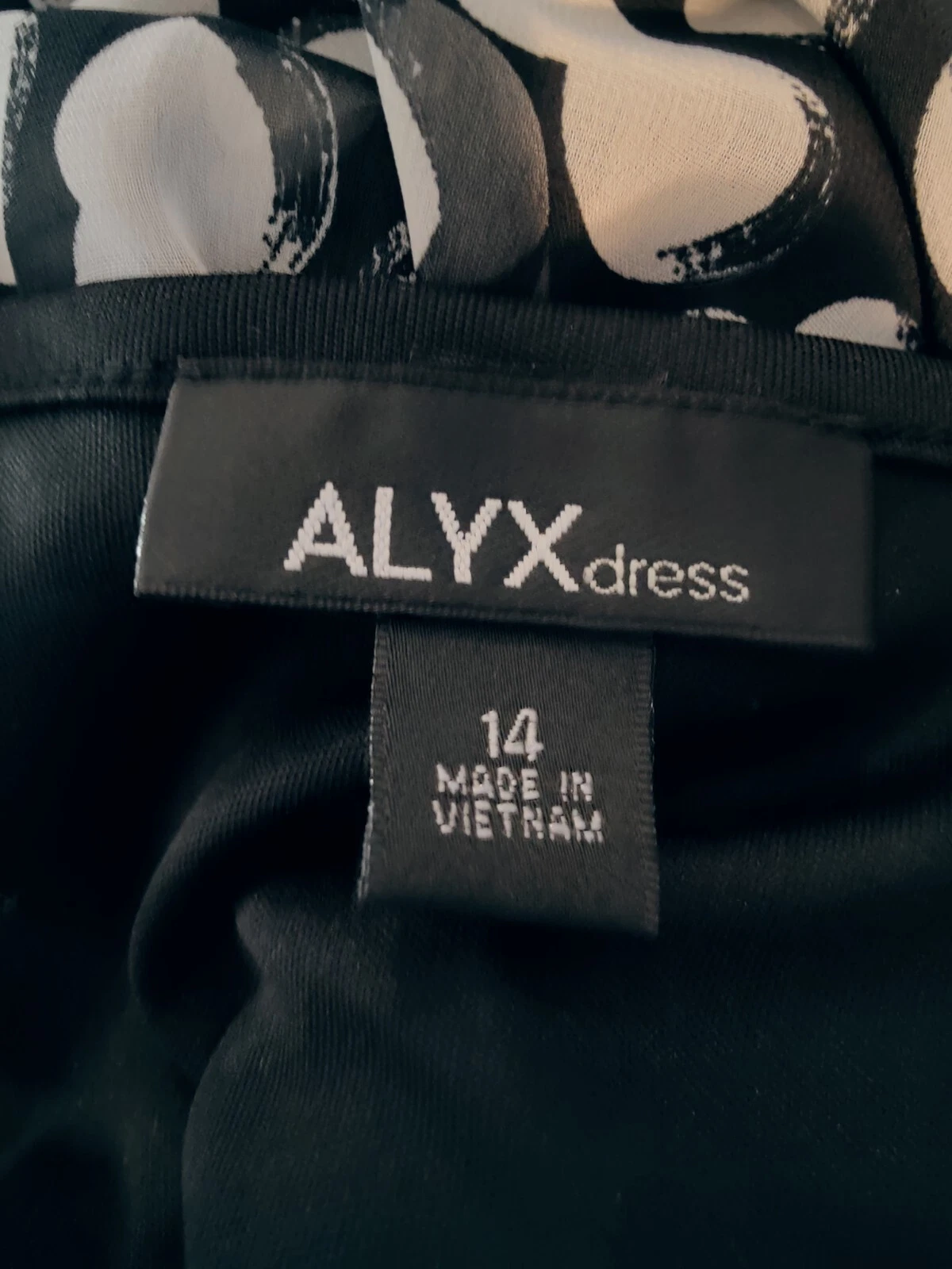 Abito Alyx bianco e nero manica corta blouson al ginocchio 14