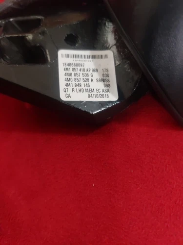 AUDI 2017-19 Q7 GENUINE MIRROR  ASSEMBLY 4M1857410.USED, IN EXCELLENT CONDITIONS