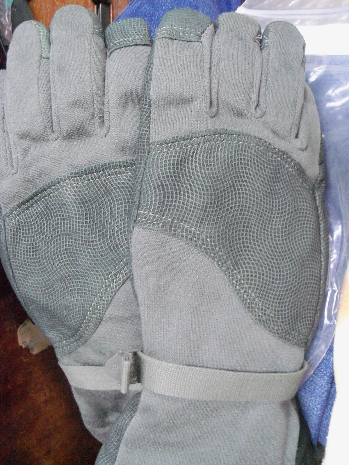 GLOVES, CWF COLD WEATHER FLYERS (SIZE:X- LARGE, NSN: 841501F005713)-image