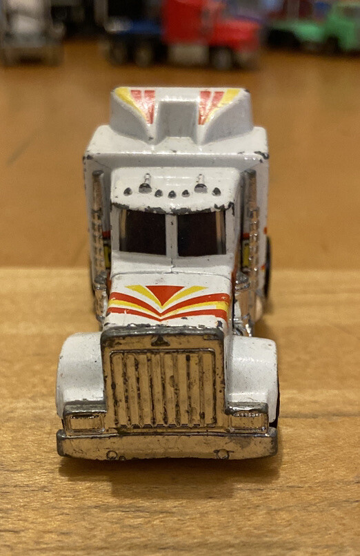Vintage 1982 HOT WHEELS KENWORTH LONG SHOT SEMI Rare Flames Truck