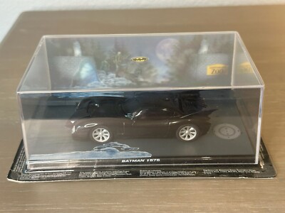 Batman Automobilia Batman #575 Model Car Diecast + Book Eaglemoss