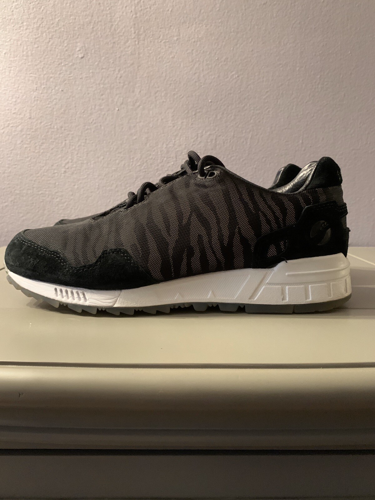 saucony shadow zebra