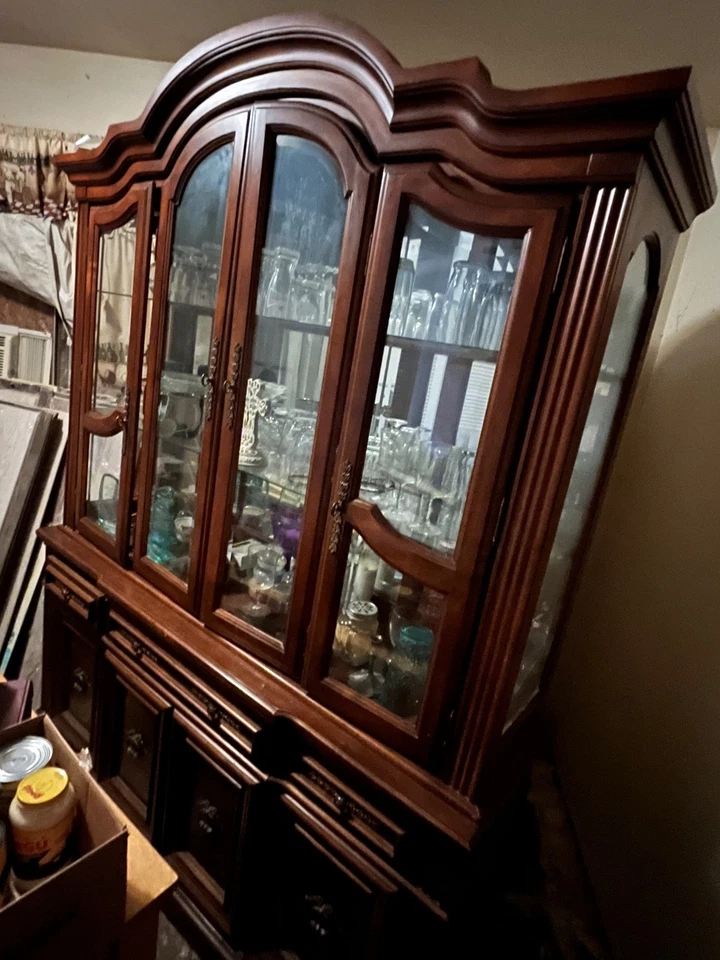 Keller Luxett China Hutch de madera maciza de calidad patrimonial - 1985 - Hecho en EE. UU.  Foto 2 de 4