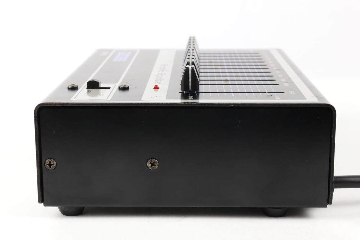 Boss GE-10 70s 80s Graphic Equalizer buffer 10 bands EQ EVH 100V