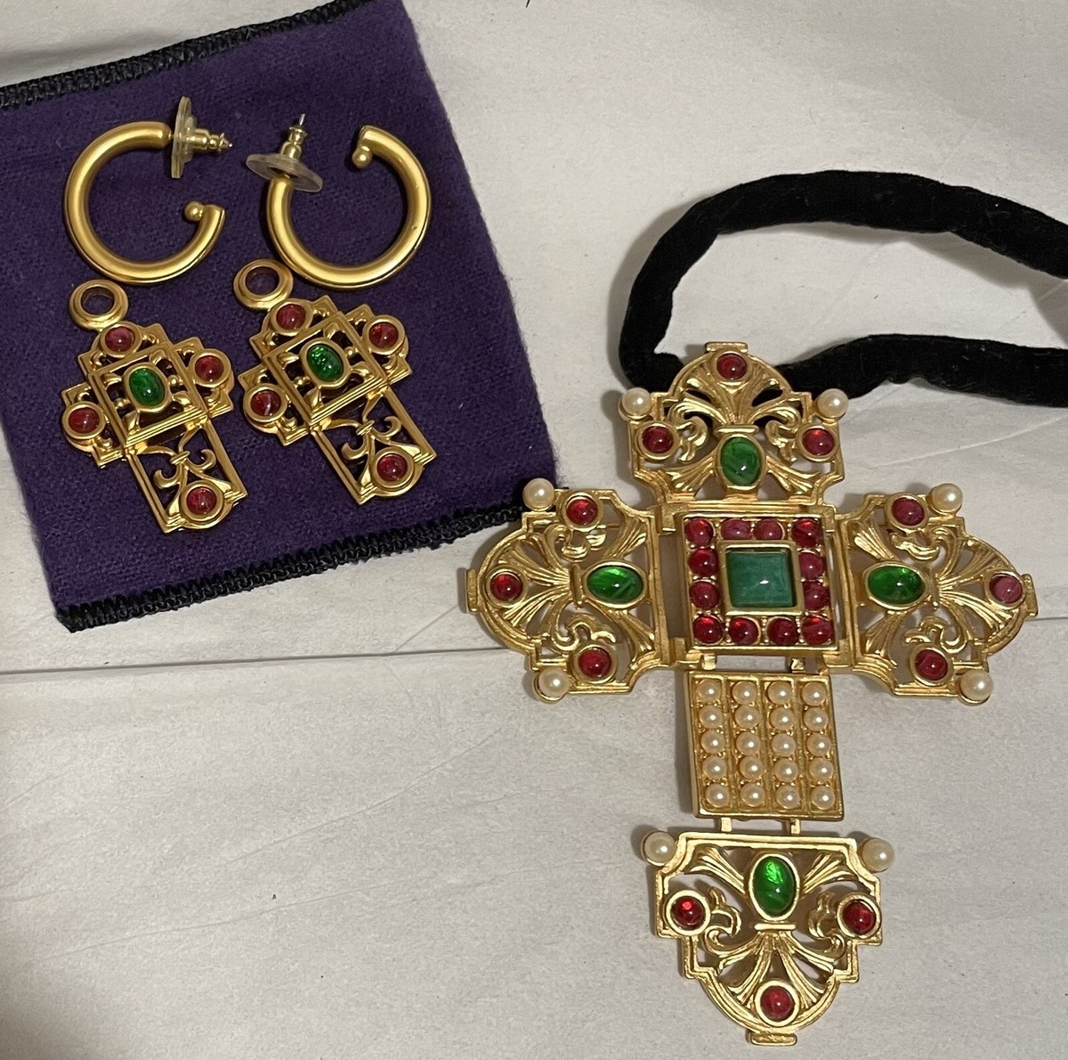 Avon Elizabeth Taylor Katharina Cross Pendant Brooch Pin