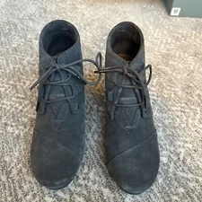 Toms Kala Forged Iron Grey Suede Wedge, Size 9. Barely Worn