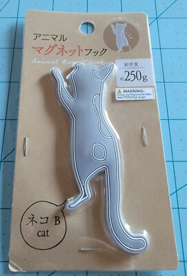 Daiso Brand: Gray & White Cat Animal Magnet With Hook Tail, Brand New, Free Ship