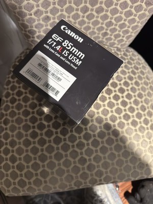 Brand NEW !!! Canon EF 85mm f1.4L USM make an offer! contact me