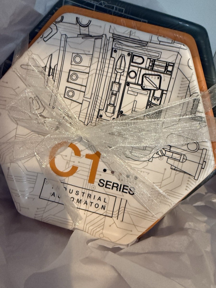 スターウォーズ メモリアルプレート Disney Star Wars Galaxy's Edge Droid Depot Plates Stacked Set Of