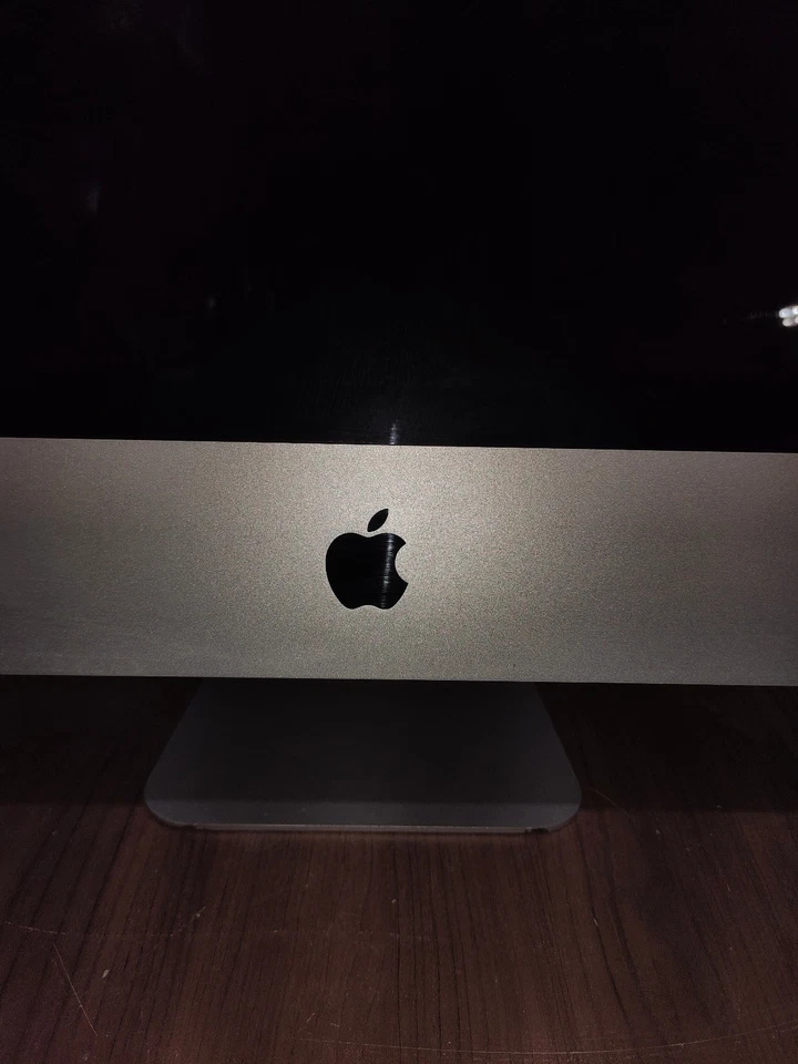 Good Condition Apple 24inch iMac Silver Early 2009 2.66GHz C2D 4GB RAM 640GB HDD - Image 2 of 4