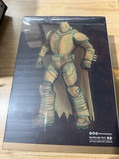 MCFARLANE TOYS DC DARK KNIGHT RETURNS ARMORED BATMAN 7  BNIB PATINA EDITION GOLD