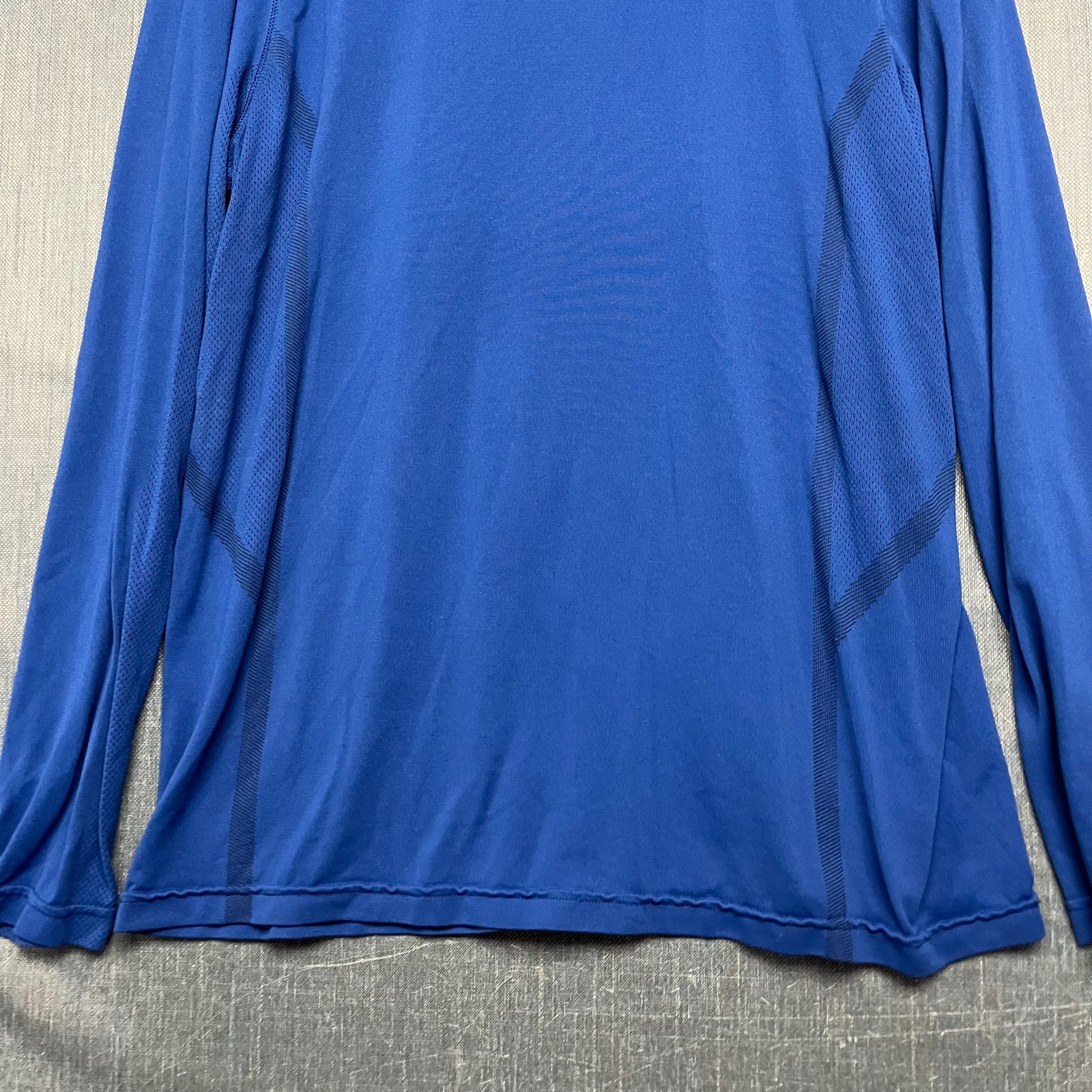Under Armour Men's Shirt Size XL Blue Fitted Athletic Training Heat Gear Gym thumbnail 3