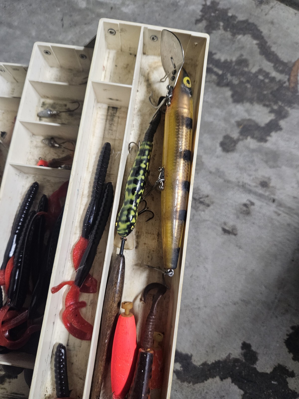 Tackle Box Full Of Vintage Fishing Lures eBay