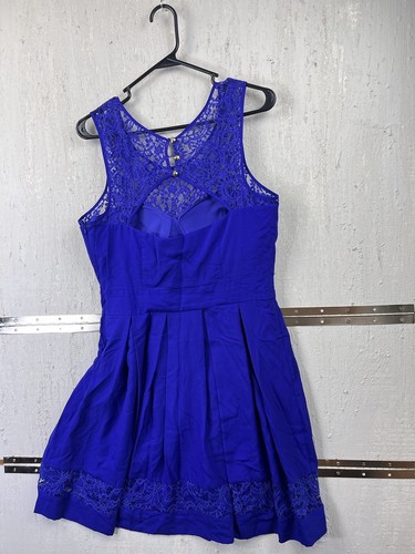 PARTY/COCKTAIL DRESS GUESS Royal Blue Lace Dress Size 10 Pleated Above The Knee - Picture 2 of 9