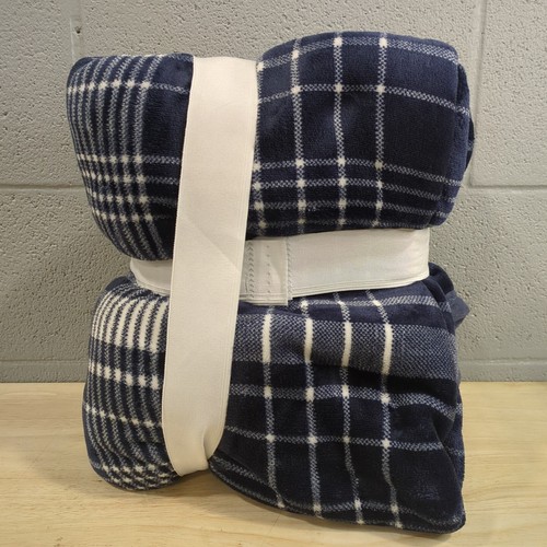NEW Member's Mark Soft & Luxurious Generously Sized 60" x 70" Lounge Throw - Picture 2 of 8