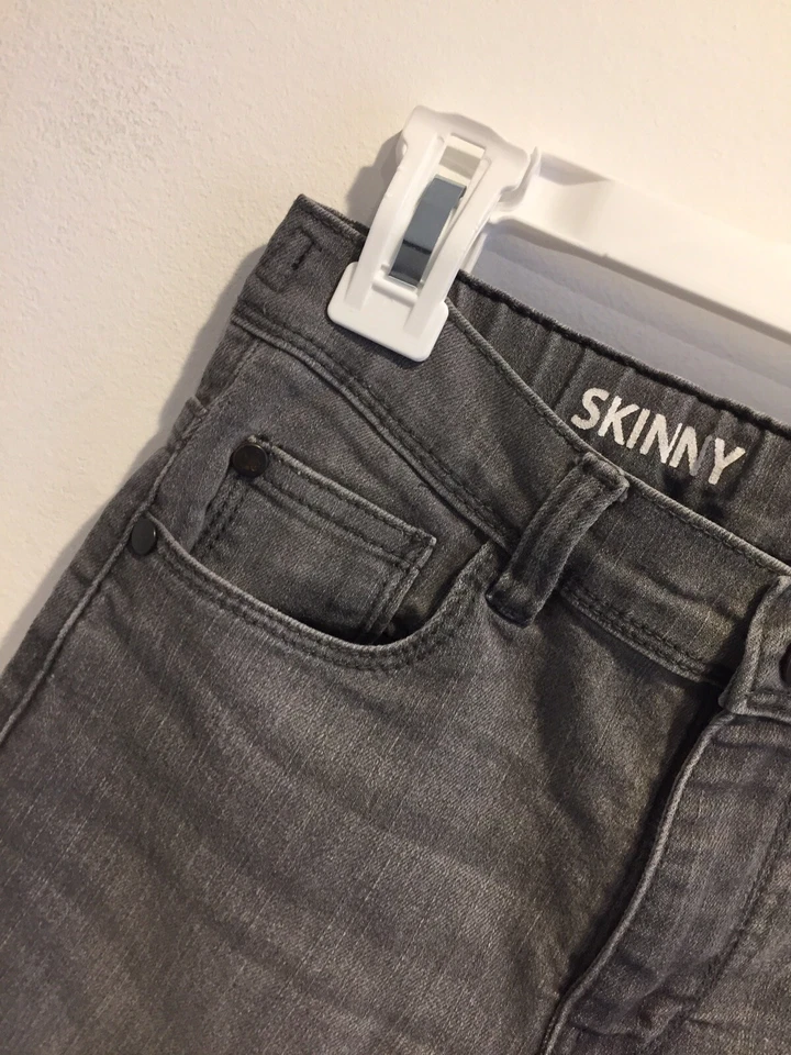 Pantalones de mezclilla gris ajustados Next UK para niños talla UK 7 años Foto 4 de 4