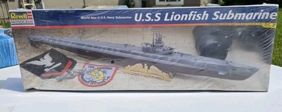 1988 Revell 85-5228 USS Lionfish Submarine, Gato Class - 1/220 Scale Kit, NIB