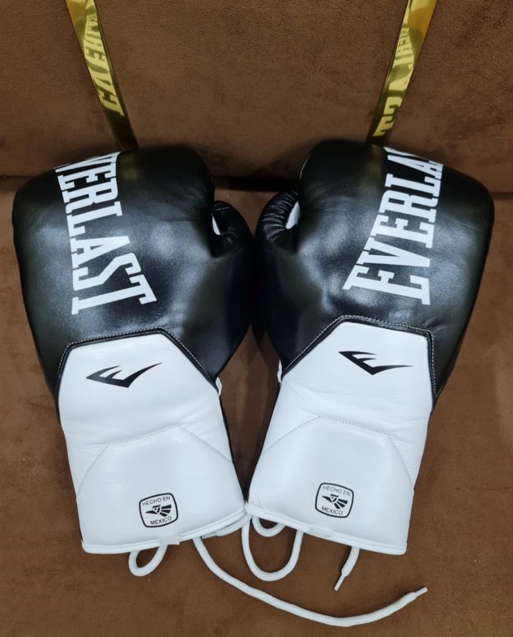 Everlast Elite Pro Boxing Gloves Lace Up type Pro Sparring Gloves