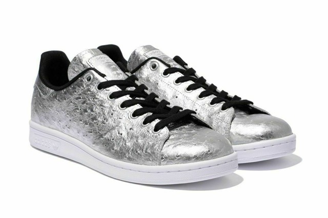 black stan smith white sole