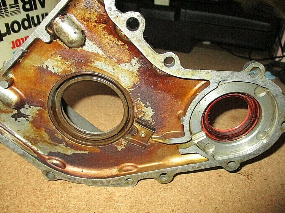 VOLVO OE FRONT AUX SHAFT & CRANK SEAL HOUSING,240 TURBO Foto 3 de 4