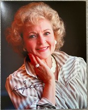 Betty White Signed In Person 8x10 Photo - The Golden Girls Mary Tyler Moore Show