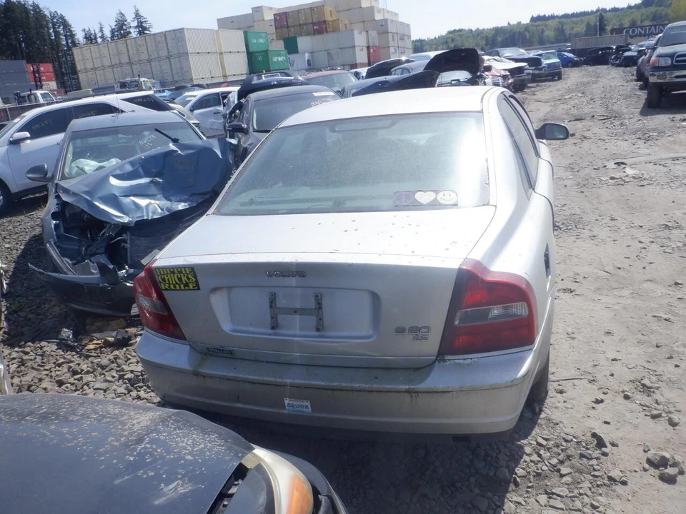 Used Side Marker Light Assembly fits: 2002 Volvo 80 SERIES Side Marker fender mo - Image 3 of 4