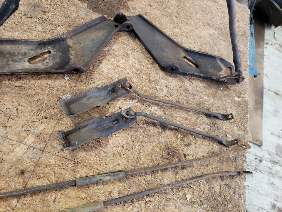 Juego completo de soportes de montaje de parachoques delantero 1969 Buick Electra Wildcat LeSabre Foto 4 de 4