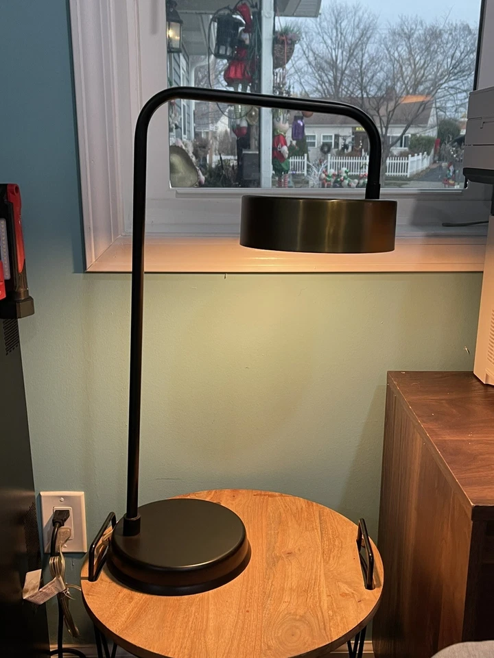 Lámpara portátil Maverick de Surya, base envejecida/pantalla dorada - MVR-001 Foto 2 de 4