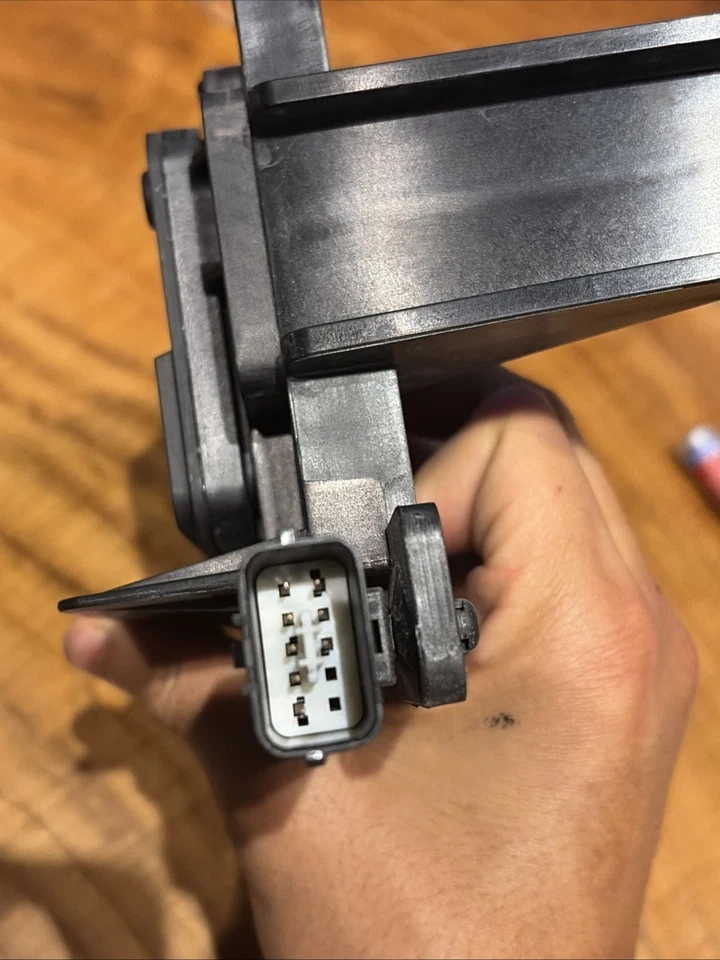 Оригинальный модуль датчика слепых зон для левого водителя Kia Soul 2024-2025 99140-K0600 - Изображение 4 из 4