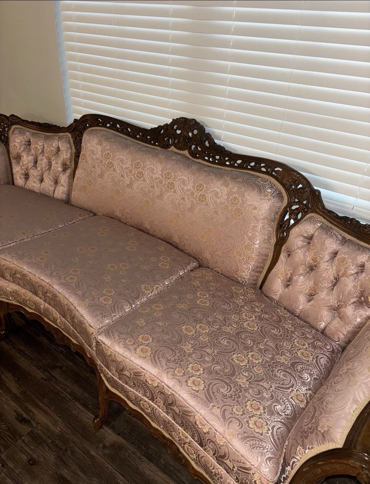 French Provincial style sofa with a carved wood frame and patterned pink - Image 2 of 2