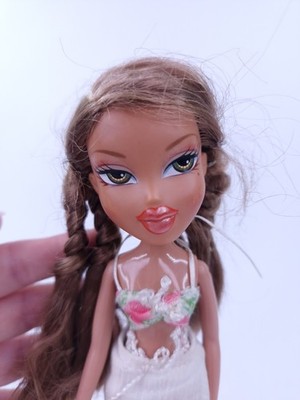 Bratz Hot Summer Dayz Yasmin Doll Bikini Skirt Shoes Feet MGA Braids