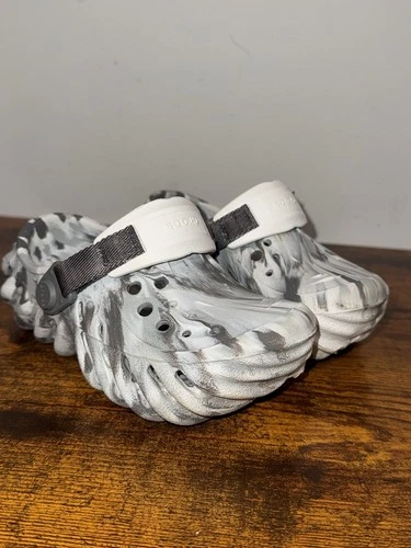 Crocs Toddler C8 Marbled White Echo Clogs EUC