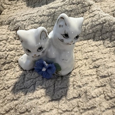 Vintage  White Kittens Eye Lashes Whiskers Ceramic Cuddle Cats Figurine