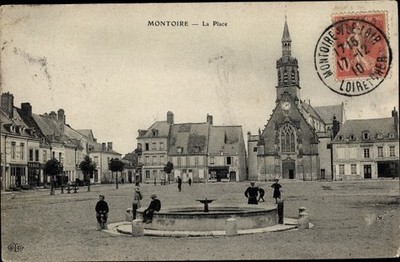 Postcard Montoire Loir et Cher, La Place - 2589765