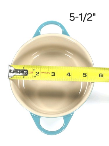 Cocotte mediana de gres Le Creuset con tapa 700 ml / 24 oz nueva en caja ~ color TURQUESA - Imagen 7 de 10