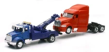 New-Ray SS-15053 1:43 Peterbilt 335 Tow Truck and Peterbilt 387 Cab
