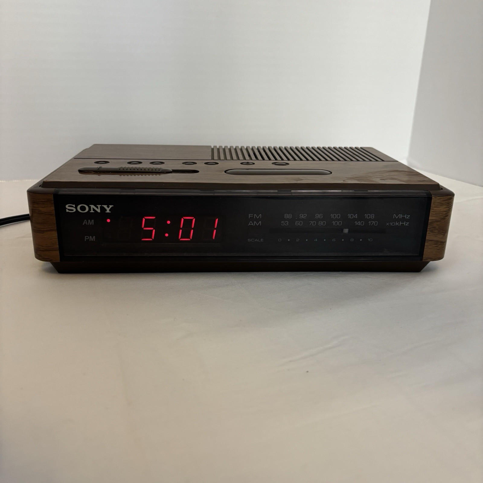 Vintage Sony Alarm Clock Radio Dream Machine  ICF-C400 Wood Tested Works Retro