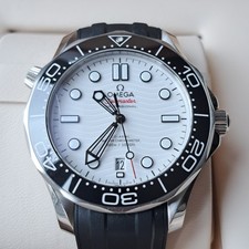 2022 Omega Seamaster 300m White dial 42mm FS w/ rubber strap and steel bracelet