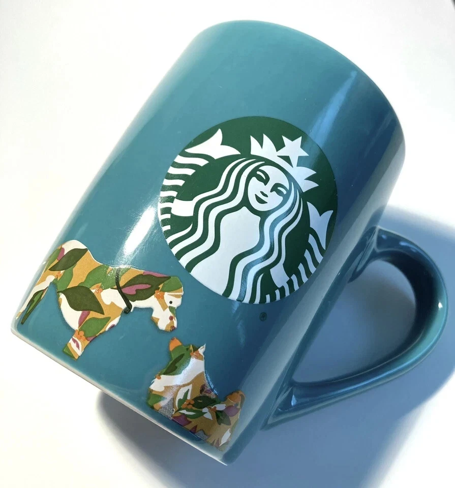 Caneca de café STARBUCKS 2020 VERDE-AZULADA CAMUFLAGEM CÃES SIRENE 10 oz NOVA - Imagem 2 de 4