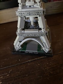 LEGO ARCHITECTURE: The Eiffel Tower (21019)