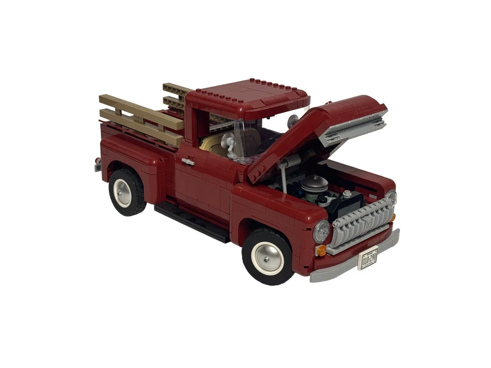 LEGO Icons 10290 Pickup Truck, photo 2 of 3