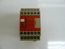 OMRON G9SA-501 SAFETY RELAY UNIT 24VAC/DC